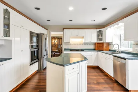 20713 90 AVENUE image #2
