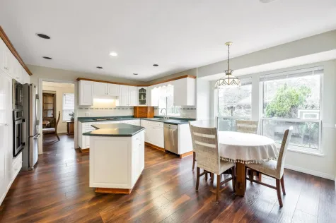 20713 90 AVENUE image #3