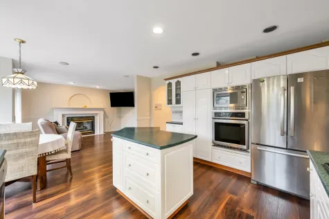 20713 90 AVENUE image #4