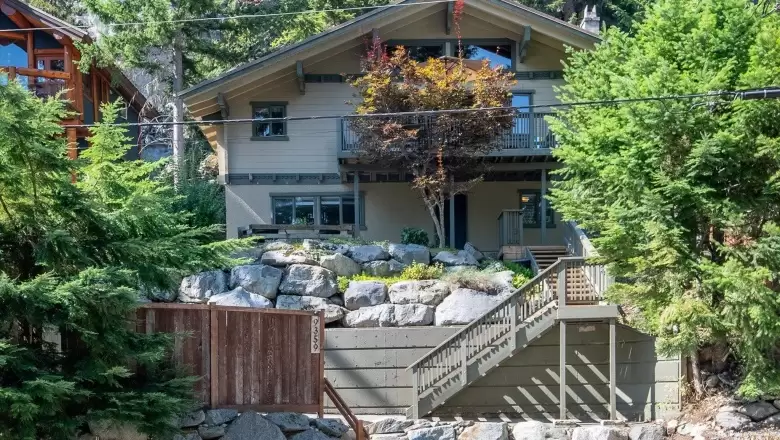 9359 EMERALD DRIVE image #1