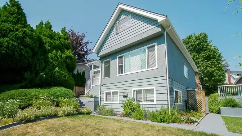 819 SANGSTER PLACE image #1