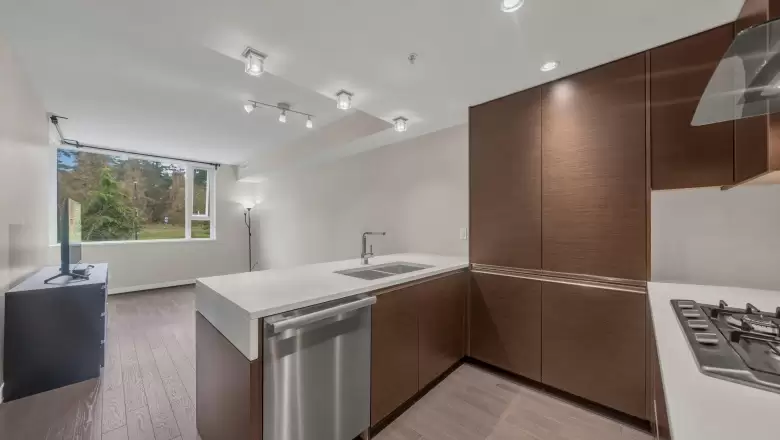 209 505 W 30TH AVENUE image #1