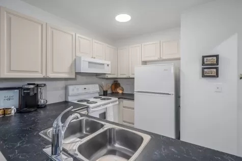 203 5955 177B STREET image #1