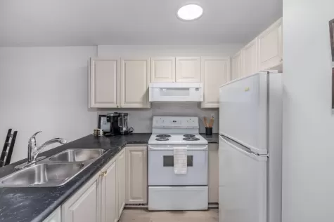 203 5955 177B STREET image #2