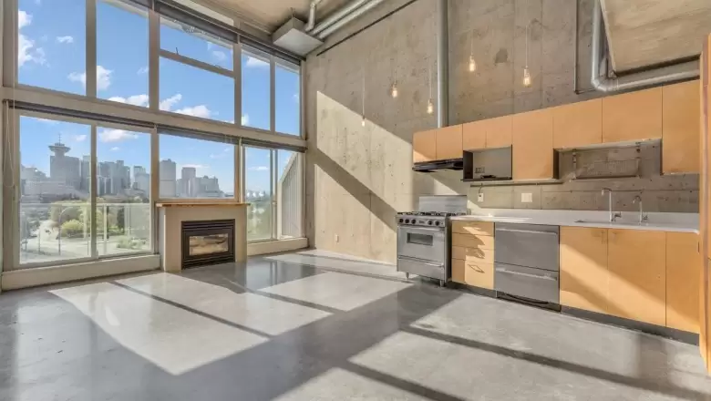 626 289 ALEXANDER STREET image #1